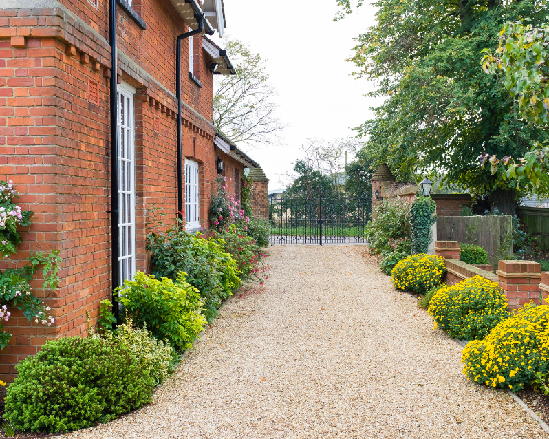 Grind en split voor oprit – welke soorten zijn geschikt en waar moet je opletten